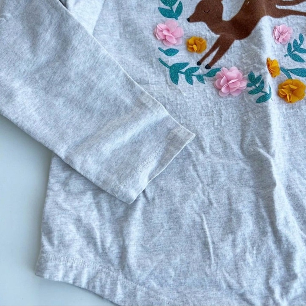 Hanna Andersson Gray Long Sleeve Tee with Deer and Floral Design - Picture 2 of 6